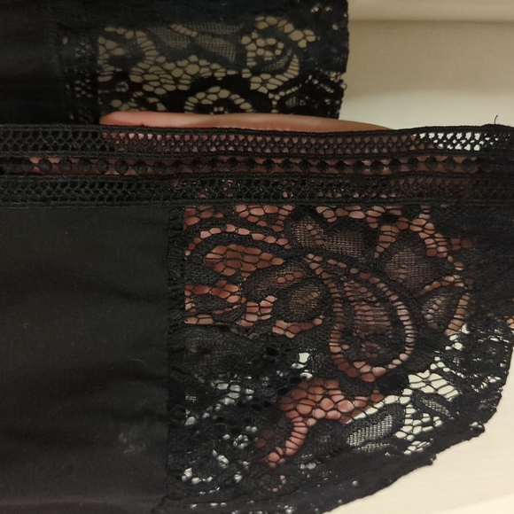 Black Lacey top - Picture 4 of 4